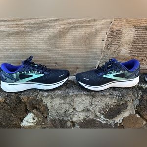 Women’s Brook Ghost 14 size 10 Wide